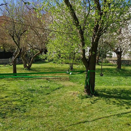 Old Summer House With Renovated Bathroom Πράγα Εξωτερικό φωτογραφία