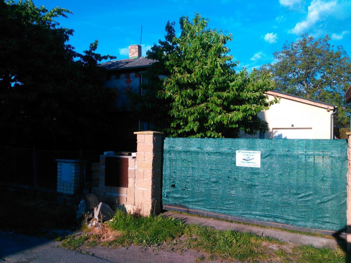 Old Summer House With Renovated Bathroom Πράγα Εξωτερικό φωτογραφία