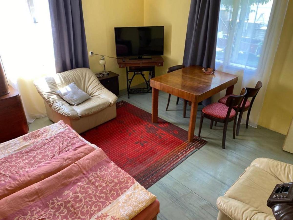 Old Summer House With Renovated Bathroom Πράγα Εξωτερικό φωτογραφία
